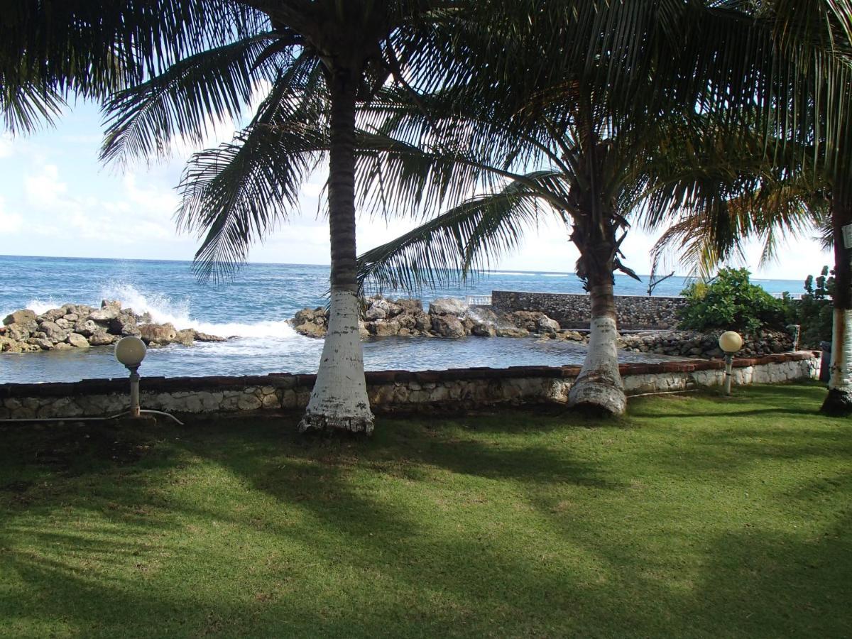 Chrisanns Beach Resort Ocho Rios Ngoại thất bức ảnh