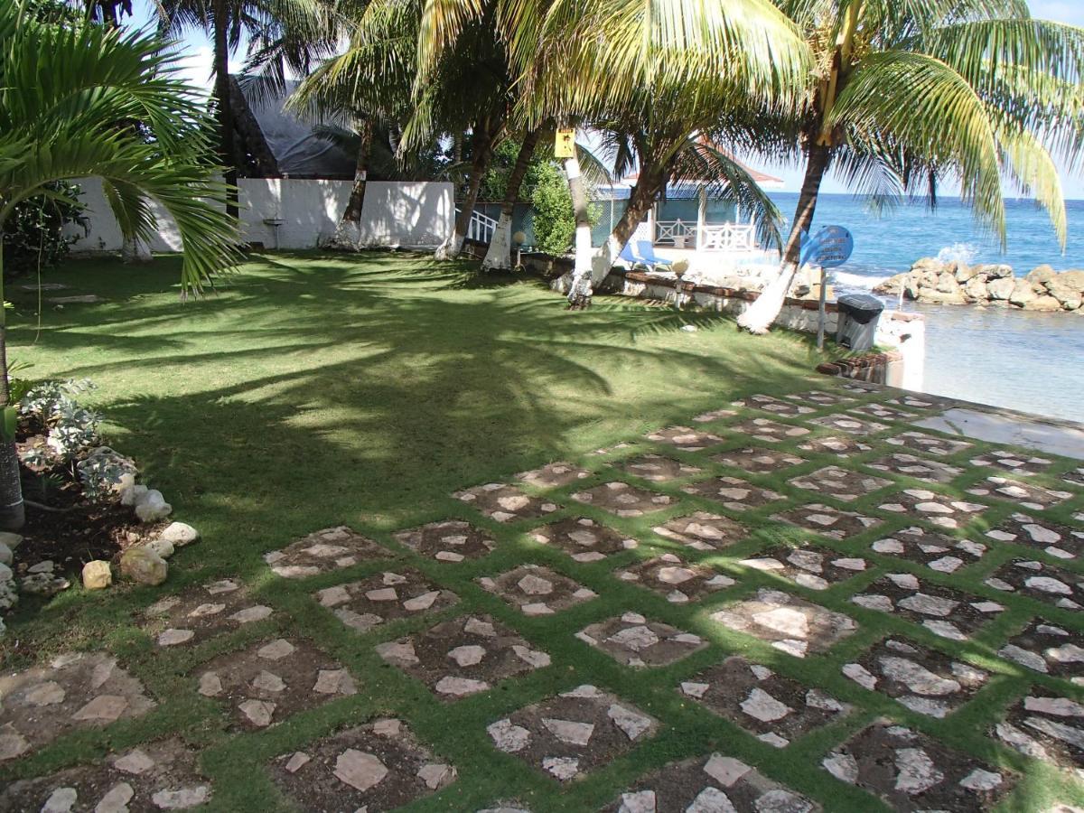 Chrisanns Beach Resort Ocho Rios Ngoại thất bức ảnh